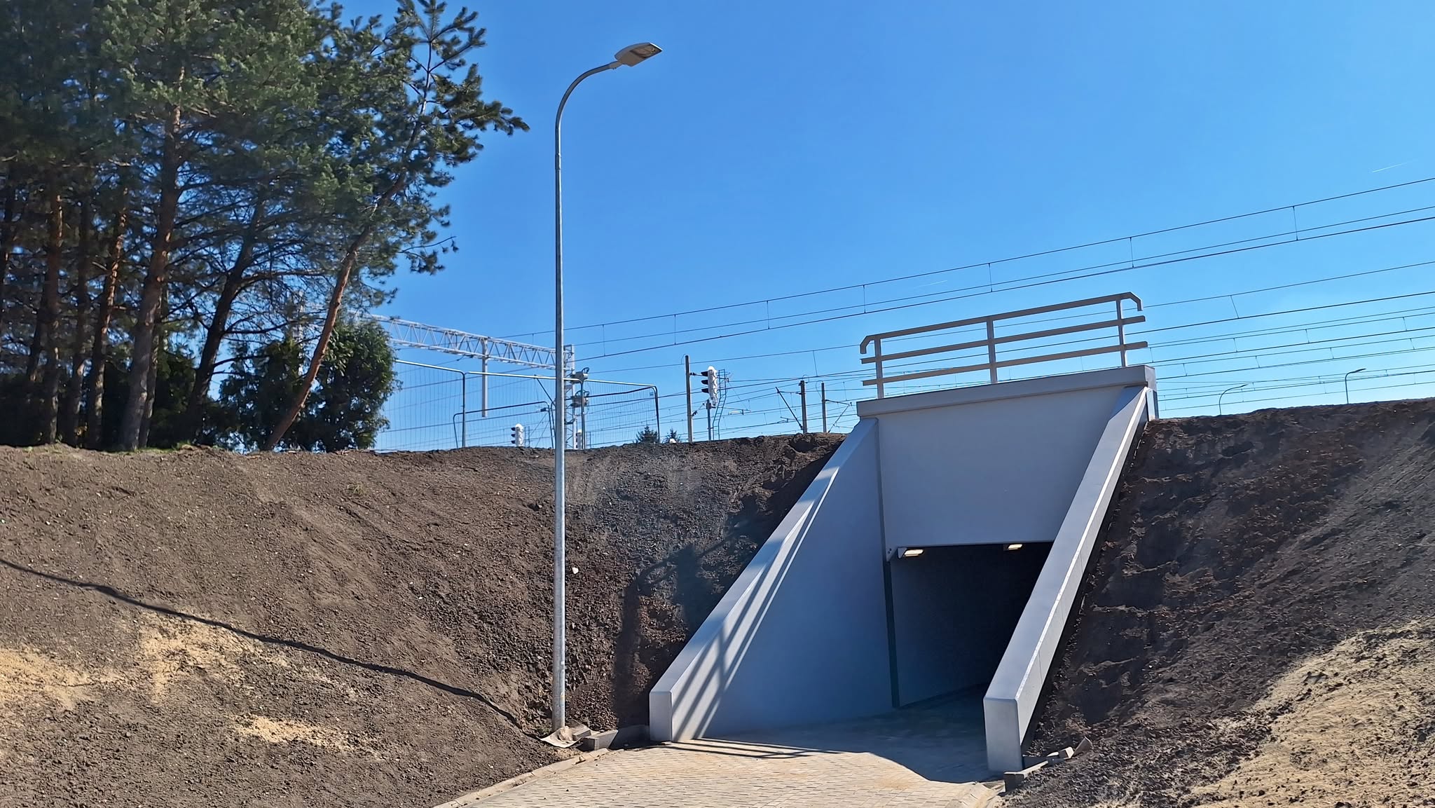 Widok na przejście przy ul. Anieli Krzywoń