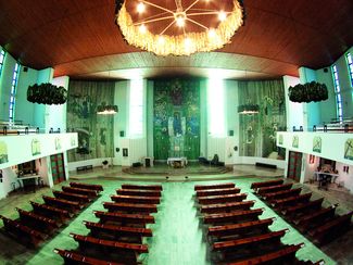 Wnętrze Parafii Wniebowzięcia w Radzikowie