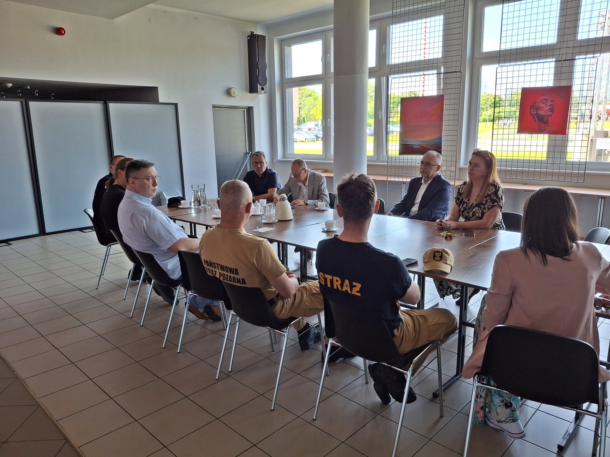 odprawa służb i instytucji